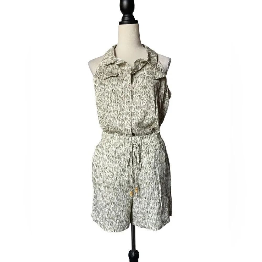 Rose + Olive NWT Green & Ivory Lightweight Two Piece Set (Size: M)